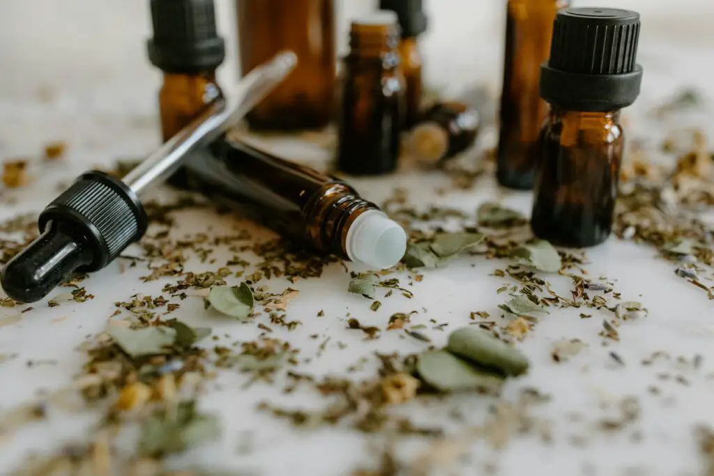 <p>Your nose is wired to your brain’s alert system. Scents like citrus (orange, lemon, grapefruit) or peppermint can wake you up on the spot. Keep a small bottle of essential oil nearby and take a quick whiff when you feel a slump. If you don’t like oils, a fresh orange peel works too. These smells trigger the part of your brain that lifts mood and sharpens focus.</p> ::Pexels