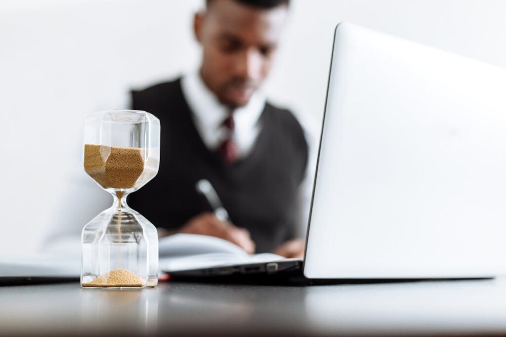 <p> Giving yourself a specific time frame to complete each task can significantly improve focus and efficiency. For example, instead of spending an indefinite amount of time preparing a presentation, decide you will finish it in 60 minutes. Deadlines create urgency and force you to avoid perfectionism and procrastination. When time is limited, you are more likely to concentrate fully, prioritize essential details, and finish without getting bogged down in the less important parts. This technique not only helps you complete tasks faster but also improves your ability to make decisions quickly and confidently. </p> :: Pexels