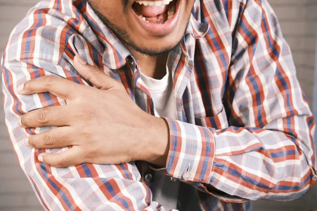 <p> If you’ve ever experienced a tingling sensation or “pins and needles” feeling in your hands or feet, it could be a sign of a vitamin B12 deficiency. B12 plays a crucial role in nerve health, and low levels can cause nerve damage, leading to tingling, numbness, and even balance issues. These symptoms are often overlooked, but they can worsen over time if the deficiency isn’t addressed. If you experience these sensations regularly, it’s a good idea to consult your doctor and check your B12 levels. Since B12 is essential for nerve function, a deficiency can have long-term consequences if not corrected. </p> :: Pexels
