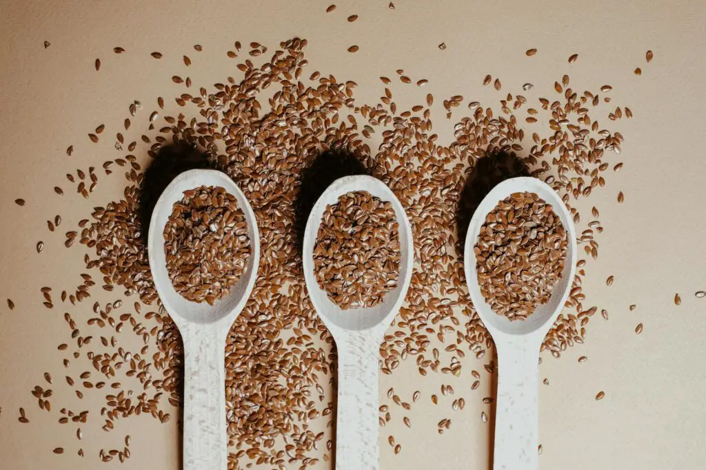 <p>Flaxseed is small, mild, and easy to sneak into almost anything. It’s rich in fiber, which helps digestion and keeps you full longer. It also has omega-3 fats, which are good for the heart and brain. The best way to use it is ground—your body can absorb it better that way. Add a spoon to oatmeal, yogurt, or pancake mix. Fun fact: just one tablespoon of flaxseed has as much fiber as half a cup of cooked brown rice.</p> ::Pexels