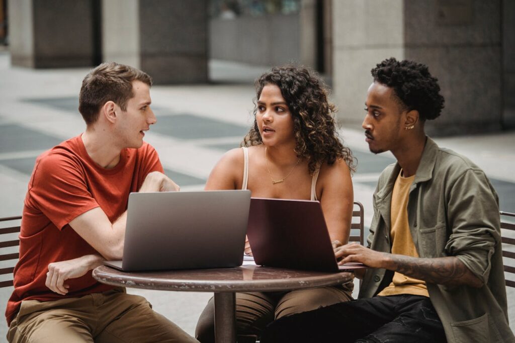 <p> When we think about the English language in the United States, we assume it's just a slightly modified version of British English—some dropped "u’s," different spellings, and the occasional slang. But the truth is, American English has absorbed a wild mix of influences from all over the world. In fact, many of the words Americans use every day aren’t originally from England at all. These borrowed terms come from German, French, Spanish, Dutch, and even Native American languages. Let’s dive into 12 common words that have become part of everyday American vocabulary—but didn’t come from England. </p> :: Pexels