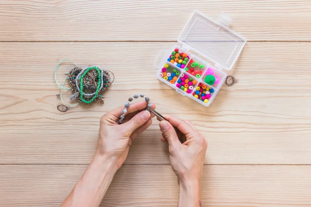 <p> Friendship bracelets are a classic and easy craft that you can create using embroidery floss or yarn. There are countless patterns to try, from simple braids to more complex designs like chevrons and hearts. All you need is some colorful thread and a little patience to weave them into stylish accessories for yourself or your friends. Friendship bracelets also make great gifts and are perfect for kids or anyone who enjoys working with their hands. The materials are inexpensive, and the creative possibilities are endless. </p> :: Freepik