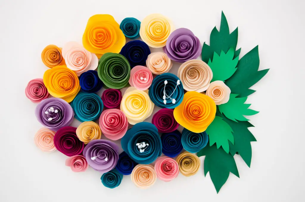 <p> Paper quilling, also known as paper filigree, is an elegant craft where you roll, shape, and glue thin strips of paper to create detailed designs and patterns. All you really need to start is a quilling tool (or even a toothpick), colorful paper strips, glue, and a sturdy surface. This craft is perfect for creating delicate cards, wall art, or decorative accents for gifts. Paper quilling is praised for its relaxing, almost meditative quality, as you focus on rolling paper coils and arranging them into flowers, animals, or geometric shapes. It is a low-cost hobby with a surprisingly high-end look, making it a great choice for crafters who love intricate handiwork but do not want to invest in expensive supplies. Plus, it is easy to find tutorials online, so beginners can quickly learn new techniques and patterns. </p> :: Freepik