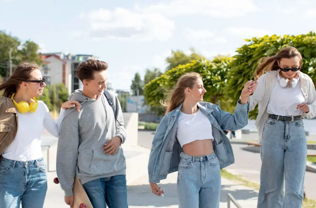 <p> Wearing sweatpants, leggings, or slides outside the house used to scream “I give up.” Not anymore. Thanks to the athleisure trend and the remote work boom, comfort has taken center stage in everyday fashion. Whether you are running errands in joggers or heading to brunch in a hoodie, the line between loungewear and streetwear has completely blurred. Influencers and celebrities have embraced cozy chic styles, and so has the rest of the world. You do not have to suffer in heels or stiff denim to look put together anymore—comfort is king. </p> :: Freepik