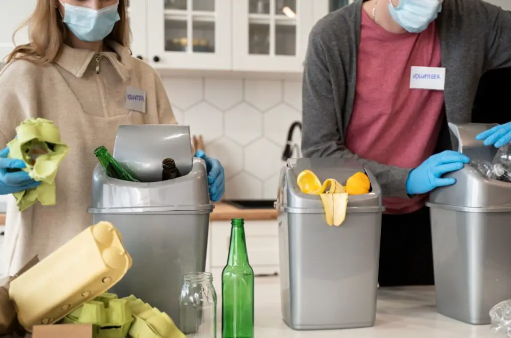 <p> It’s easy to assume that because you use a liner, your trash can stays clean. Unfortunately, that’s not the case. Liquids can leak, food can spill, and sticky residue can build up under or around the bag. Over time, this creates foul odors and leaves your bins looking—and smelling—far from fresh. Kitchen and bathroom trash cans are the worst offenders, and guests will notice the smell or stains the second they get near them. Make it a monthly ritual to clean your trash bins with warm water and dish soap or a disinfectant spray. Be sure to scrub the inside, outside, lid, and even the foot pedal if your bin has one. A clean trash can goes a long way in keeping your entire home feeling sanitary. </p> :: Freepik