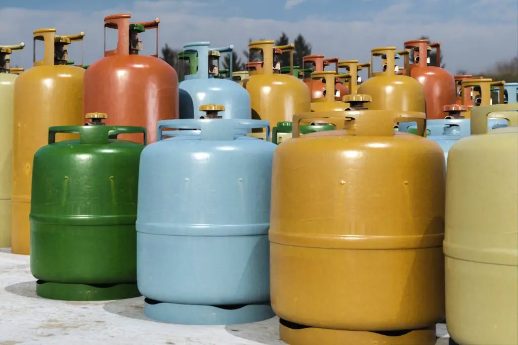 <p> Propane tanks are extremely flammable and can become explosive if not stored properly. Keeping them in your garage may feel convenient, especially when you are grilling regularly, but it is actually a major fire hazard. These tanks can leak slowly over time, and any minor spark—like from starting your car or using a power tool—can ignite the gas. Propane also becomes more unstable in extreme heat, something garages are known for in the summer. Most fire codes require propane to be stored outside, in an upright position, and away from enclosed spaces and direct sunlight. Stick to those guidelines to avoid a potentially deadly mistake. </p> :: Freepik