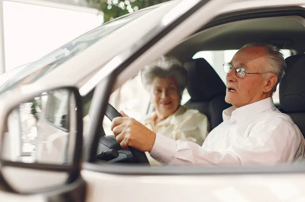 <p> Planning a road trip is one of the most exciting ways to explore the country, especially for baby boomers who appreciate the freedom of the open road. Whether you’re heading out for a weekend getaway or a cross-country adventure, being prepared makes all the difference. For senior drivers, packing the right essentials isn’t just about convenience—it’s about safety, comfort, and peace of mind. With experience comes wisdom, and when it comes to hitting the road, preparation is key to enjoying every mile. Here are 8 must-have road trip essentials every senior driver needs to make your next journey smooth, enjoyable, and stress-free. </p> :: Freepik