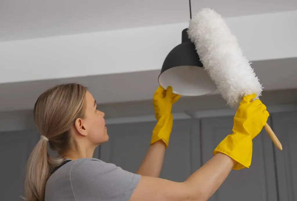 <p> It’s easy to ignore what you don’t see—like the tops of ceiling fan blades or overhead light fixtures—but these areas can become coated in thick layers of dust and cobwebs. When ceiling fans are turned on, that dust doesn’t stay put. Instead, it spreads throughout the room, landing on furniture, floors, and even food. Similarly, light fixtures can trap dust and dead bugs inside glass covers, making your lighting appear dim and dirty. These elements are highly visible, especially in daylight or bright artificial lighting. Use an extendable duster or microfiber cloth to clean ceiling fans and fixtures at least once a month. For glass covers, a gentle soak in warm soapy water can bring back their shine and clarity. </p> :: Freepik