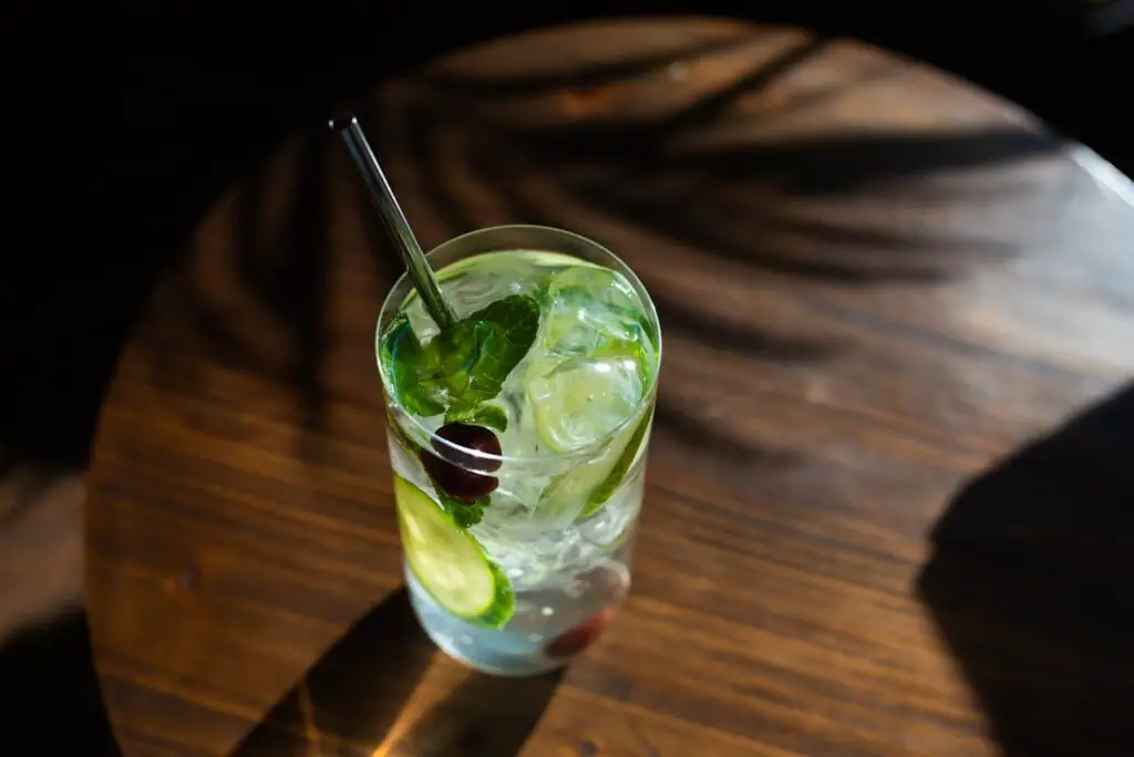 <p> The mojito is a classic cocktail that many people love, but you don’t need alcohol to enjoy its bright, tangy flavors. The virgin mojito is a non-alcoholic version that retains all the freshness and vibrancy of the original. With the combination of mint, lime, and a touch of sweetness, the virgin mojito is perfect for warm-weather events, casual dinners, or as a refreshing treat after a long day. The cool mint leaves and zesty lime create a perfect harmony of flavors, while a bit of sugar or simple syrup ensures it’s just sweet enough. Topped with sparkling water, the virgin mojito is an invigorating drink that’s perfect for those who want to keep things light and lively without the alcohol. This drink also serves as an excellent base for adding different fruits or flavor infusions, so you can easily customize it to your liking. </p> :: Pexels