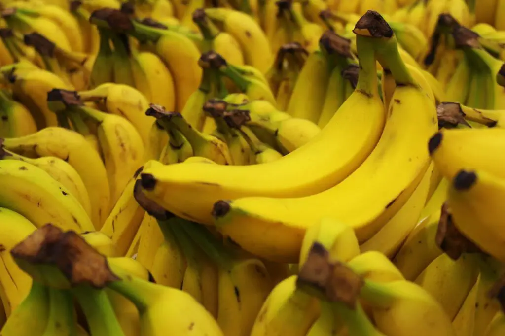 <p> Bananas are more than a convenient snack—they’re loaded with nutrients that help the body relax and recharge. Rich in potassium, bananas support heart health and help regulate blood pressure. But what makes them especially healing is their high levels of tryptophan, which the body converts into serotonin, the “feel-good” neurotransmitter. Experts say this makes bananas effective at relieving stress, anxiety, and mild depression. They also provide a quick energy boost thanks to their natural sugars and are easy on the stomach, making them ideal for recovery from gastrointestinal distress or after a workout. Additionally, the resistant starch in bananas helps feed good gut bacteria, contributing to better digestive health. </p> :: Pexels