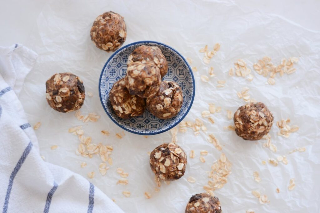 <p> If you like your snacks sweet, chewy, and loaded with nutrients, no-bake energy bites are your new go-to—and you can prep a batch in just 15 minutes. In a bowl, mix together 1 cup of rolled oats, 1/2 cup of natural nut butter, 1/4 cup of honey or maple syrup, and a handful of add-ins like mini dark chocolate chips, chia seeds, flaxseed, or shredded coconut. Roll the mixture into bite-sized balls and pop them in the fridge for a few minutes to set. These bites are great to make in bulk and keep in the fridge all week. With complex carbs, healthy fats, and protein in every bite, they’re perfect for powering through afternoon slumps or curbing post-dinner cravings without the sugar crash. </p> :: Pexels