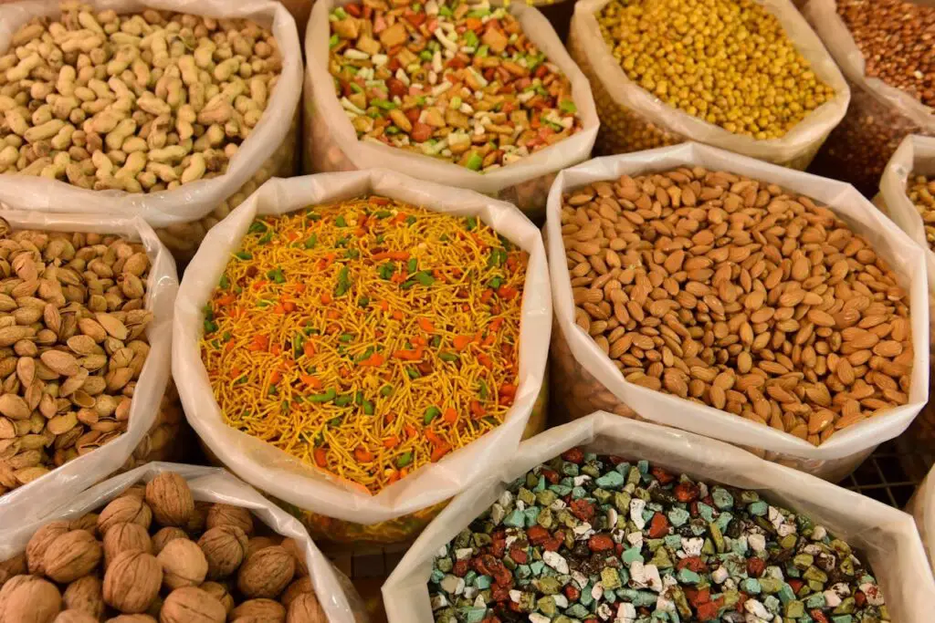 <p> While kidney stones can be a painful and often recurring issue, the good news is that many of them are preventable with the right dietary choices. By being mindful of the foods you consume, staying hydrated, and maintaining a balanced diet, you can significantly reduce your risk of developing kidney stones. The foods listed above—like spinach, chocolate, and salty snacks—should be enjoyed in moderation or avoided if you're prone to kidney stones. Remember, small changes in your diet can make a big difference in your kidney health. </p> :: Pexels