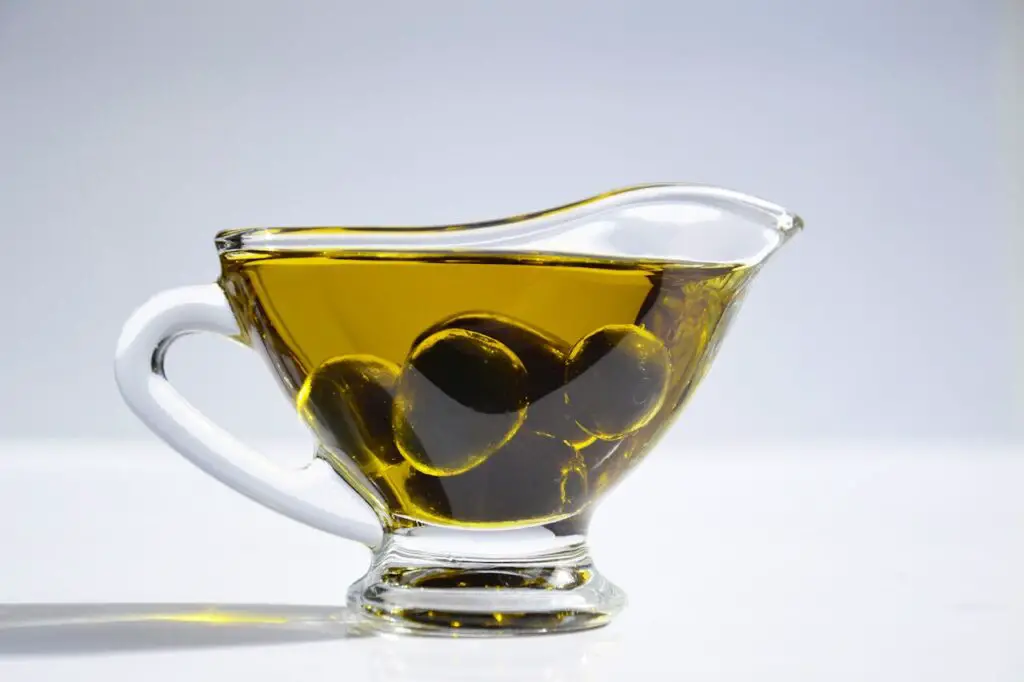 <p> When it comes to cooking fats, extra virgin olive oil is a smart choice. It's packed with antioxidants called polyphenols and monounsaturated fats, both of which can reduce LDL cholesterol and inflammation. Swapping just two tablespoons of butter a day with olive oil has been shown to significantly support heart health. Use it in salad dressings, drizzle it over steamed veggies, or sauté your favorite greens in it. It’s the kind of ingredient that adds flavor and health benefits in one easy step. Pro tip: buy cold-pressed extra virgin varieties for the highest quality and best taste. </p> :: Pexels