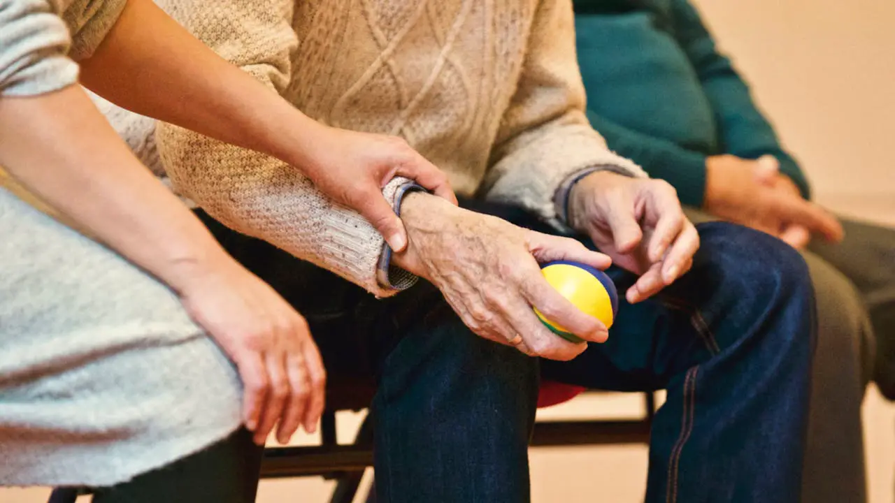<p>Downsizing often means leaving behind close-knit neighborhoods, longtime friends, or familiar routines. For Boomers who move into a new area or community that lacks social opportunities or shared interests, loneliness can creep in—a home is more than walls, after all; it’s the people and patterns that give it soul.</p> ::Pexels