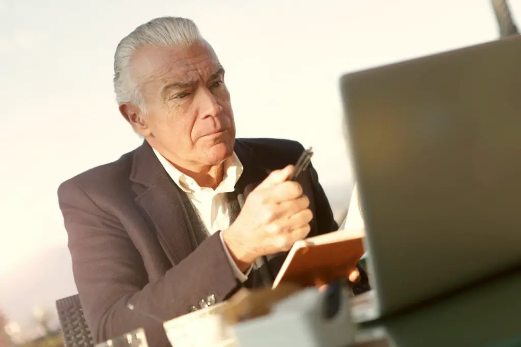 <p> Boomers often bring traditional business communication etiquette into every email—complete with formal greetings and closings like “Dear Sir or Madam” and “Sincerely yours.” Millennials, however, prefer a casual, conversational tone that matches today’s fast-paced, informal work culture. Long email threads with formal language can feel robotic and unnecessary to Millennials, especially when a quick Slack message or short email would suffice. While Boomers value the professionalism that formality brings, Millennials prioritize clarity and brevity. These differences in tone can cause emails to feel awkward or outdated, making Millennials roll their eyes at the stiff and overly polite language. </p> :: Pexels