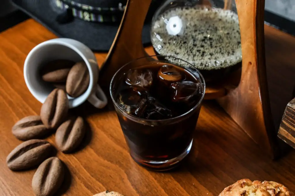 <p> Tired of watery iced coffee? Cold brew is the smooth, low-acid answer—and it’s easier than you think. Combine 1 cup of coarsely ground coffee with 4 cups of cold water in a jar or French press. Stir, cover, and refrigerate for 12–24 hours. Strain with a fine mesh sieve or cheesecloth, and boom—you’ve got cold brew concentrate. Serve over ice with water, milk, or flavored syrups. It stores for up to a week, so it’s perfect for busy mornings. </p> :: Freepik