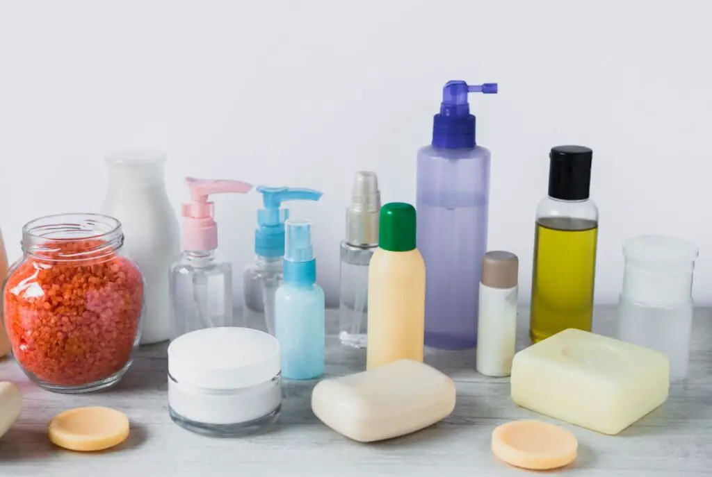 <p> Loyalty to name brands can quietly drain your wallet. Here’s a micro-budget truth bomb: many generic or store-brand products are made in the exact same factories as their big-name counterparts. From canned goods to cleaning supplies to over-the-counter medications, switching to store brands can save you 30-50% without sacrificing quality. Consider doing a “blind taste test” with your family to see if anyone notices the difference. You might be surprised how often the cheaper option tastes—or works—just as well. Those small swaps can translate into hundreds of dollars in yearly savings. </p> :: Freepik