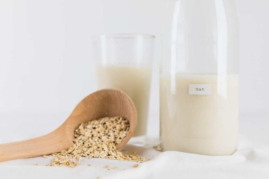 <p> Looking for something that feels a little more indulgent? Oat milk brings a creamy texture that rivals whole milk, making it a favorite among baristas and breakfast lovers alike. It’s made by soaking oats in water, blending, and straining, which gives it a naturally sweet flavor and smooth consistency. Oat milk contains beta-glucans, a type of soluble fiber that can help lower cholesterol and support gut health. It’s often fortified with vitamins A, D, B12, and calcium—making it a nutrient-dense alternative. Just watch for added sugars in flavored versions. </p> :: Freepik