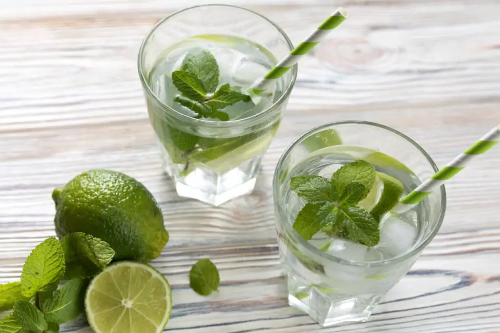 <p> A classic mojito’s charm is in its refreshing combo of lime and mint—but traditional recipes are sugar-heavy. Try this: muddle fresh mint and lime with a touch of honey or a few drops of stevia, then add 1.5 oz white rum. Top it off with sparkling water and ice. It’s got all the zing, none of the baggage. </p> :: Freepik