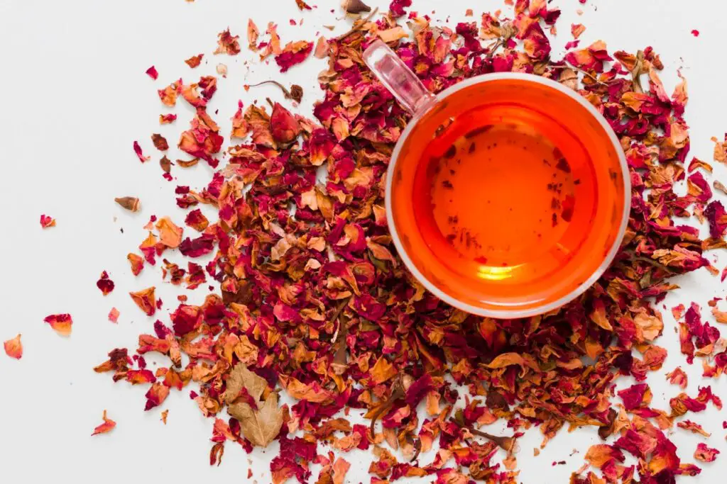 <p> Hailing from South Africa, rooibos (pronounced “roy-boss”) is a naturally caffeine-free tea rich in antioxidants and minerals like magnesium and calcium. It’s particularly loved by boomers looking for a caffeine-free alternative that still packs a health punch. Rooibos has a smooth, slightly sweet flavor, and may help support heart health, blood sugar regulation, and bone density—making it a smart and tasty choice for aging well. </p> :: Freepik