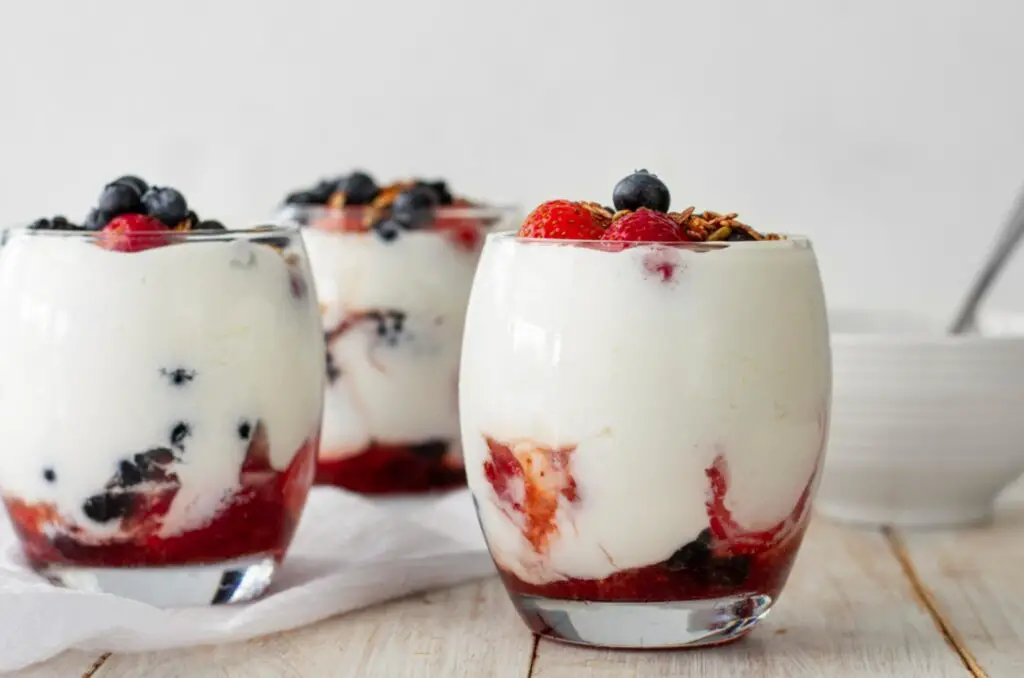 <p> For those who love a little crunch and tartness with their sweetness, the Greek yogurt and berry parfait is a go-to. Greek yogurt is packed with protein and probiotics, which help support digestion and bone health—big priorities as we age. Layer it with antioxidant-loaded berries like blueberries, strawberries, or raspberries and sprinkle with nuts or a bit of granola for texture. This dessert feels like a treat but gives your body a boost of nutrition, making it perfect for an anytime indulgence. </p> :: Freepik