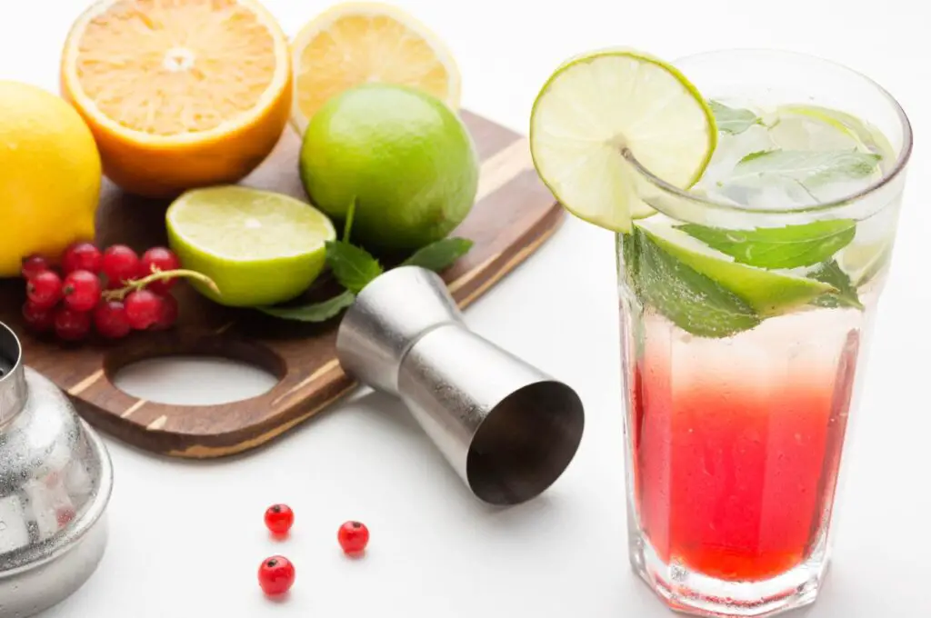 <p> Mocktails aren’t just about removing the alcohol—they’re about adding value. Many now include ingredients like activated charcoal (for detox), collagen peptides (for skin and joint support), or aloe vera (for hydration and digestion). Get creative with sparkling water, fresh fruit, herbal syrups, and functional add-ins for drinks that taste indulgent and do your body good. </p> :: Freepik