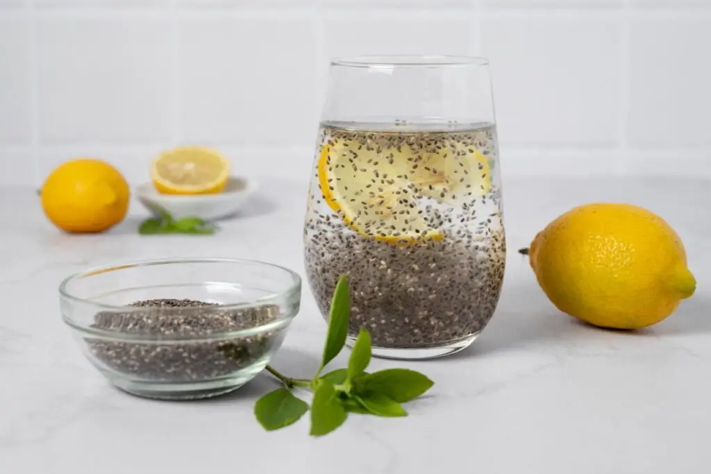 <p> This nutrient-packed drink is simple, satisfying, and surprisingly filling. Chia seeds absorb liquid and expand into a gel-like consistency that supports digestion and satiety. Mix them with water, citrus juice, and a touch of honey or maple syrup. It’s great before a workout or as an afternoon energy boost that won’t spike your blood sugar. </p> :: Freepik