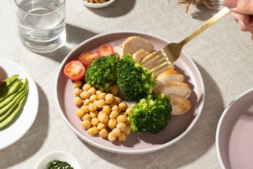 <p> Think you need meat to hit your protein goals? Think again. The plant-based movement isn’t just a passing trend—it’s a powerful shift in how we nourish our bodies and the planet. But one question still pops up all the time: “Where do you get your protein?” Spoiler alert: there are plenty of satisfying, protein-rich foods in the plant kingdom that can fuel your body just as well—if not better—than animal-based options. Whether you're fully vegan, trying out Meatless Mondays, or just aiming to eat a little cleaner, these high-protein plant-based foods can help you stay full, energized, and thriving. And the best part? They're affordable, easy to find in any U.S. grocery store, and—yes—totally delicious. Let’s dig into seven powerhouse foods that deserve a permanent spot on your plate. </p> :: Freepik