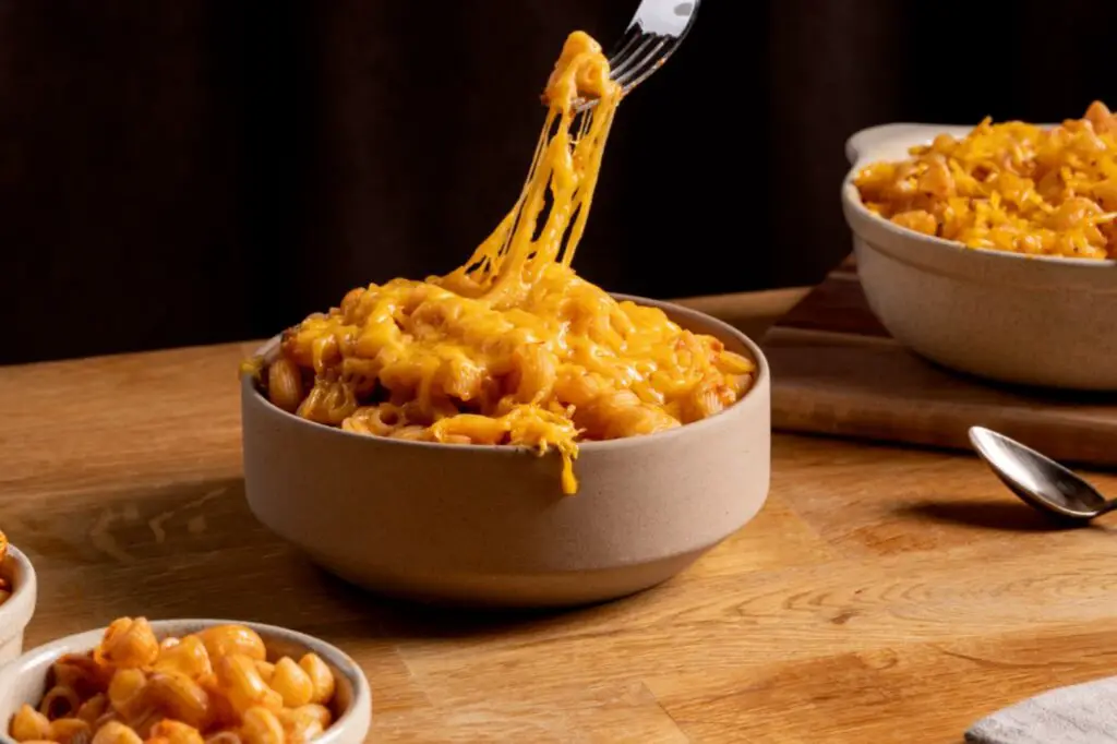 <p> Macaroni and cheese is one of the most iconic picky-eater meals for a reason. It’s warm, cheesy, and doesn’t challenge anyone’s taste buds. Make it homemade with pasta, butter, milk, and shredded cheese—or doctor up a boxed version by adding a little extra cheese or a splash of cream. You can also sneak in small mix-ins like peas or diced ham, but most picky eaters are perfectly content with the classic. </p> :: Freepik