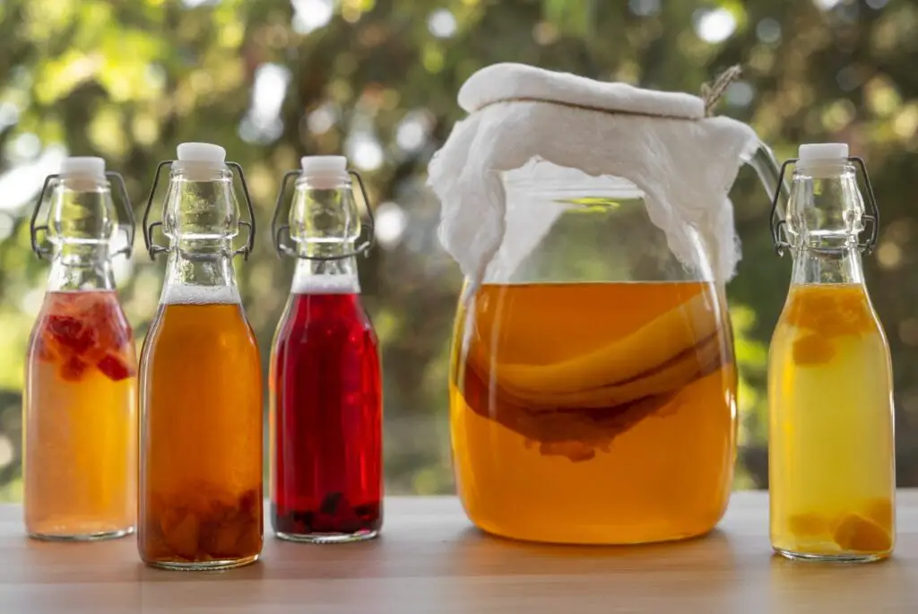 <p> Kombucha has earned its reputation as a gut-health hero. This naturally fermented tea is rich in probiotics, which help keep your digestive system running smoothly. It’s tangy, fizzy, and often lightly sweetened—just check the label for added sugars. With flavors like ginger lemon, hibiscus rose, and blueberry mint, it’s a great alternative to soda or beer that gives your body something good in return. </p> :: Freepik