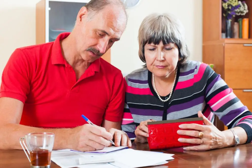 <p> Think your electric or phone bill is set in stone? Think again. Many utility companies offer senior rate plans, bill assistance, or budget billing options if you’re 60 or older, especially if you're on a fixed income. Check with your local power or water company—they may not advertise these savings, but they’re often available. As for staying connected, cell phone providers like AT&T, Verizon, and T-Mobile offer special senior plans with unlimited talk, text, and data at deeply discounted rates. Some plans start at just $30/month, with perks like international texting and mobile hotspot use. It pays to ask! </p> :: Freepik