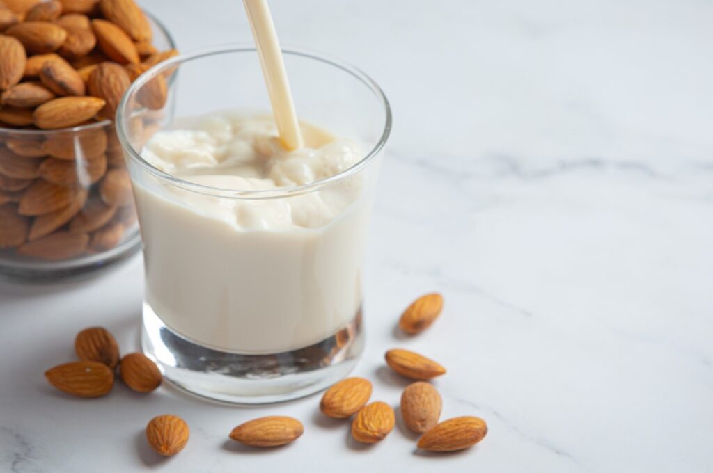 <p> There was a time when “milk” meant one thing: dairy. And it came in whole, 2%, or skim. But now, entire shelves are devoted to plant-based alternatives like almond, soy, oat, coconut, and even pea milk. Almond milk leads the pack, known for its smooth taste and low-calorie count. Whether you’re lactose intolerant, vegan, or just watching your cholesterol, almond milk offers a dairy-free way to enjoy everything from cereal to lattes. It’s light, shelf-stable (until opened), and often fortified with calcium and vitamin D. For boomers adjusting to health concerns or food sensitivities, these milk alternatives are a practical (and tasty) swap. </p> :: Freepik