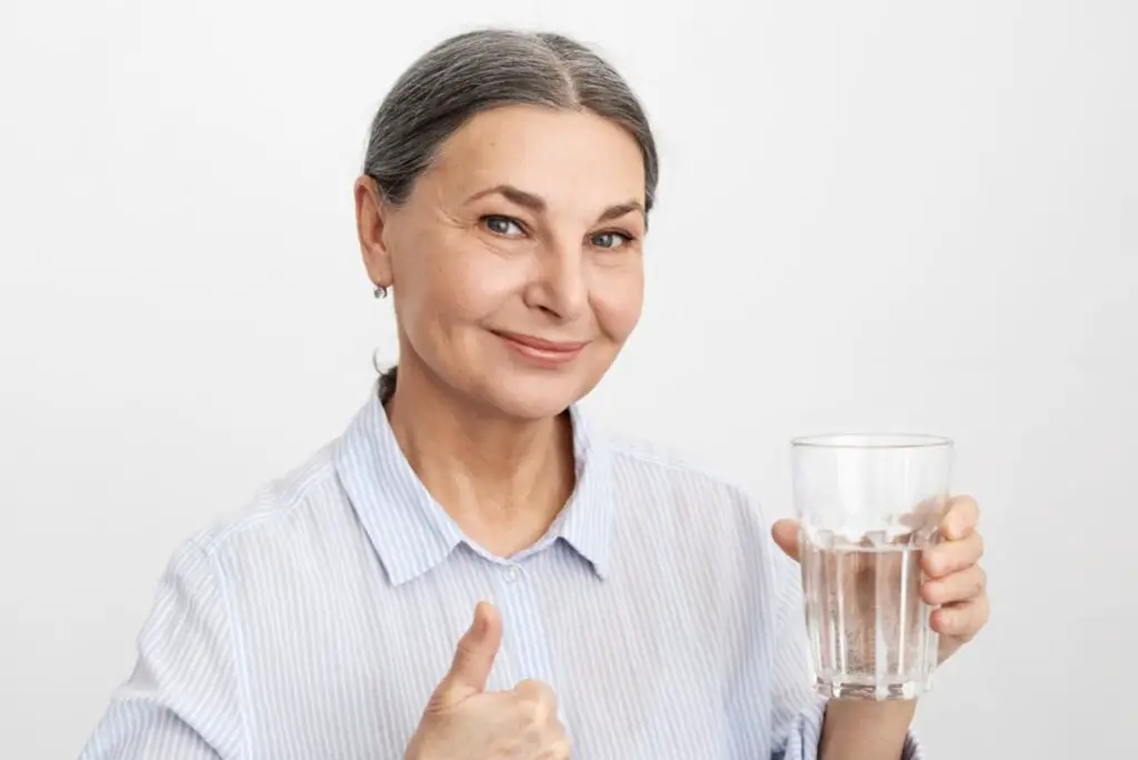 <p> Water is more than just a thirst-quencher—it's a lifeline for good health. For those over 50, staying hydrated isn’t just a matter of comfort; it’s essential for energy, joint function, digestion, and even memory. Yet, as we age, our sense of thirst naturally declines, making it easier to become dehydrated without even realizing it. But don’t worry—it doesn’t take a gallon jug or a rigid schedule to stay properly hydrated. In fact, a few simple daily habits can keep you feeling your best, from sunrise to sunset. Whether you’re gardening, traveling, or just enjoying a quiet day at home, these 8 easy hydration tips are practical, proven, and perfect for baby boomers—and really, everyone! Let’s dive in (pun intended). </p> :: Freepik