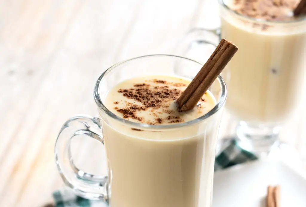5. Iced Chai Tea Latte <p> Craving something spicy and sweet? Brew 2 chai tea bags in ½ cup of hot water, let it steep for 5–10 minutes, then cool. Fill a glass with ice, pour in the concentrate, and top with milk—dairy or non-dairy both work well. Add a little sugar or honey if you like it sweeter. Want to take it up a notch? Simmer your tea with crushed cardamom pods, cloves, and cinnamon sticks for that coffee-shop depth of flavor. </p> :: Freepik