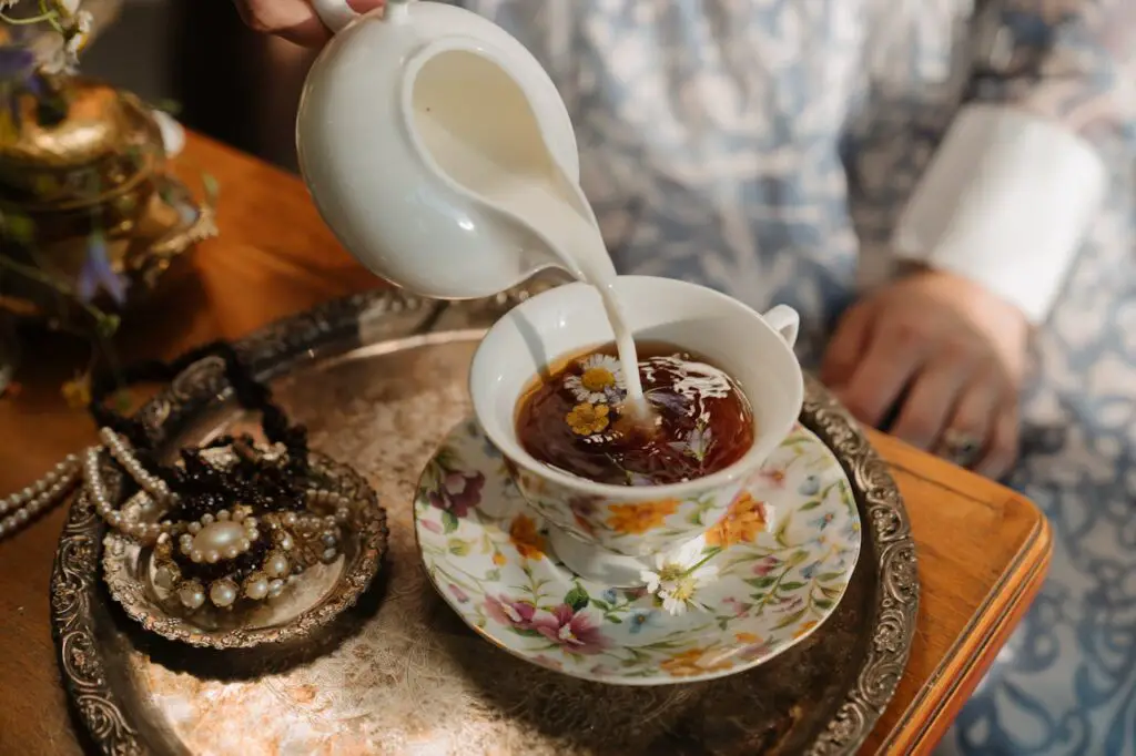 <p> Chamomile has been a favorite for generations—and for good reason. This floral, slightly sweet tea is known for its calming properties, making it perfect for bedtime or stressful afternoons. Chamomile helps relax the nervous system, reduce inflammation, and may even improve digestion. Many boomers swear by a nightly cup to help them fall asleep naturally, without any groggy side effects the next morning. </p> :: Pexels