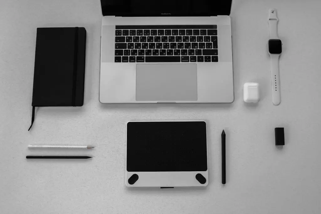 <p> Technology might be the reason our work follows us home, but it can also help set boundaries—if you use it wisely. Explore features like Focus Assist on Windows or Focus Mode on macOS to silence work notifications after hours. Set “Do Not Disturb” hours in Slack, Teams, or any messaging app you use. Some email clients even let you schedule delayed sends so you’re not tempted to fire off late-night replies. By curbing digital interruptions, you give yourself permission to truly disconnect—and reconnect with your personal life without the constant ding of work intrusions. </p> :: Pexels
