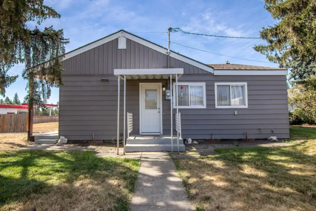 <p> If your kids have moved out and you’re still living in the big family house, it might be time to ask yourself: do I really need all this space? Downsizing can unlock a significant amount of home equity, giving you a large cash cushion to invest, spend, or save. Not to mention, a smaller space usually means lower maintenance, taxes, and utility bills. Bonus: fewer rooms to vacuum. </p> :: Pexels