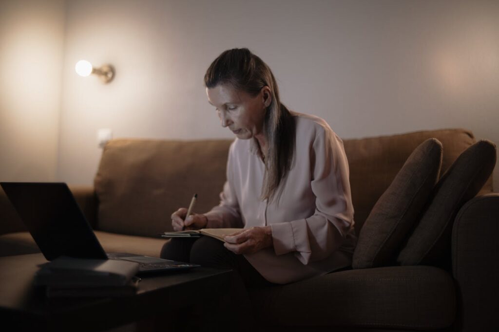 <p> In past relationships, many women found themselves managing the emotional needs of everyone around them. From smoothing over conflicts to being the one who always “keeps the peace,” it’s a lot of invisible work. Now, they’re done carrying that burden. Emotional independence is the new sexy. </p> :: Pexels