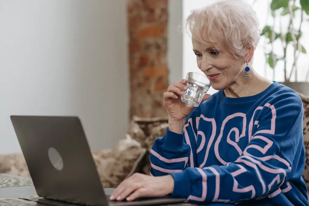 <p> You don’t need to drink gallons a day, buy expensive electrolyte powders, or track every sip with a spreadsheet. Staying hydrated as you age is all about building simple habits that work with your lifestyle—not against it. Whether you're sipping herbal tea while reading a good book or crunching on fresh watermelon at a family picnic, every little bit counts. The key is consistency. By making water a regular part of your routine, you’ll feel more energetic, clear-headed, and comfortable. And if you’re someone who’s always looked out for others, now’s the time to turn that care inward. Staying hydrated is one of the easiest, most loving things you can do for your body—no matter your age. So go ahead—raise a glass (of water) to your health! </p> :: Pexels