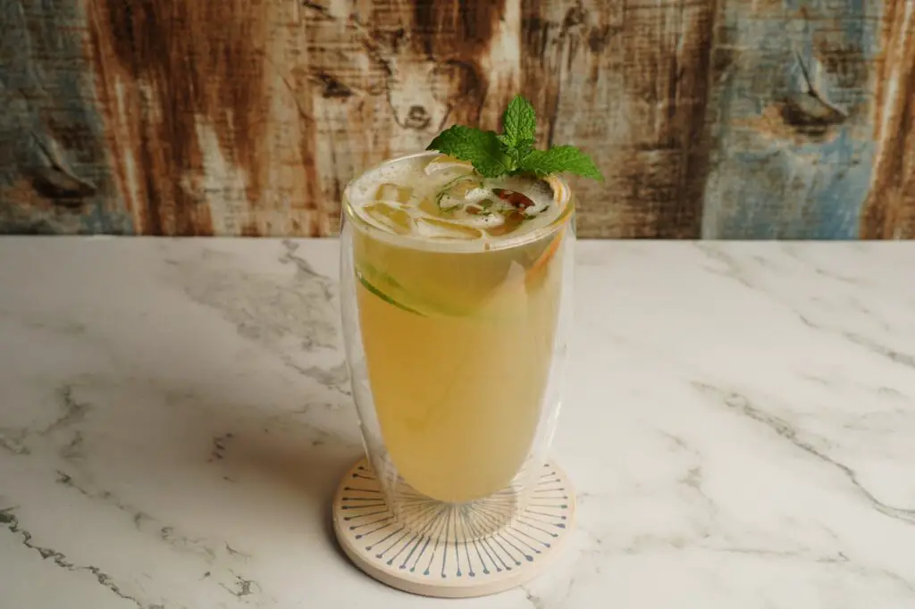 <p> Calm, cool, and completely caffeine-free—herbal iced teas are perfect for winding down or cooling off. Peppermint helps with digestion, chamomile encourages sleep, and hibiscus is loaded with antioxidants that support heart health. Brew a big batch at the beginning of the week, store it in the fridge, and pour over ice with a slice of lemon for a naturally refreshing treat. </p> :: Pexels