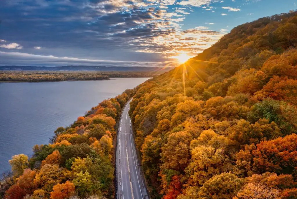 <p> The Great River Road follows the Mississippi River through 10 states, offering a slow, scenic route steeped in history and charm. While you could drive all 2,000+ miles, popular segments—like from Galena, Illinois to St. Louis, Missouri—offer plenty of relaxing moments. Expect riverfront views, picturesque towns, and historic sites that tell the story of America’s heartland. You’ll find everything from local diners and antique shops to nature preserves and cultural museums. It’s perfect for baby boomers who enjoy leisurely drives with plenty of enriching stops along the way. </p> :: Pexels