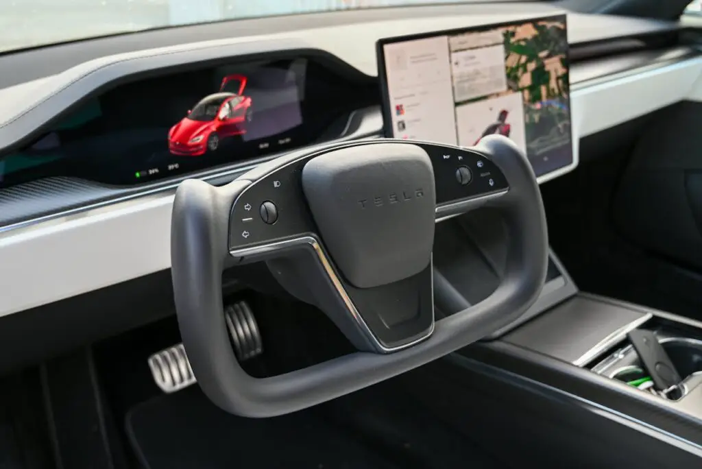 <p> In a jaw-dropping moment earlier this year, Tesla delivered a brand-new Model Y to a Texas owner—without a human behind the wheel. The car navigated highways, merged lanes, and pulled into the customer’s driveway entirely on its own. It wasn’t a stunt. It was a milestone, showcasing how advanced Tesla’s autonomous tech has become. While this doesn’t mean your next Tesla will be entirely driverless, it’s a giant leap closer to mainstream adoption. It also signals how fiercely automakers are racing toward a future where cars might arrive at your door with no human assistance at all. </p> :: Pexels