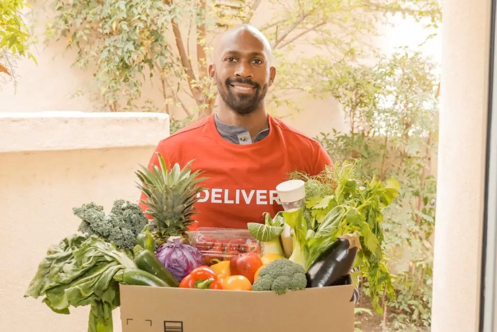 <p> Thanks to apps like Instacart, DoorDash, and Uber Eats, delivering groceries or restaurant meals has become one of the easiest side hustles around. All you need is a reliable vehicle (or even a bicycle in some cities) and a smartphone. Work when it fits your schedule, and cash out your earnings quickly. It’s perfect for night owls, early birds, or anyone craving flexibility. </p> :: Pexels
