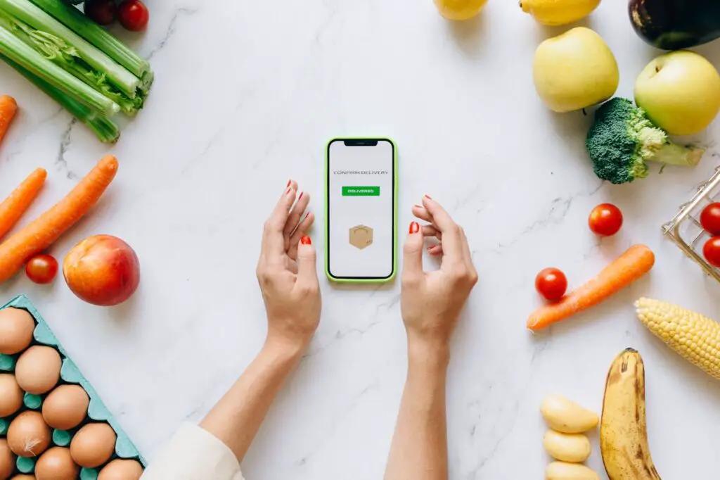 <p> Grubhub and DoorDash weren’t even dreams yet. Meals came from the family kitchen, or occasionally from local diners and pizza joints that might deliver—but only by phone call. Dinner wasn’t a tap away, but it often tasted better, and came with family recipes and tradition. </p> :: Pexels