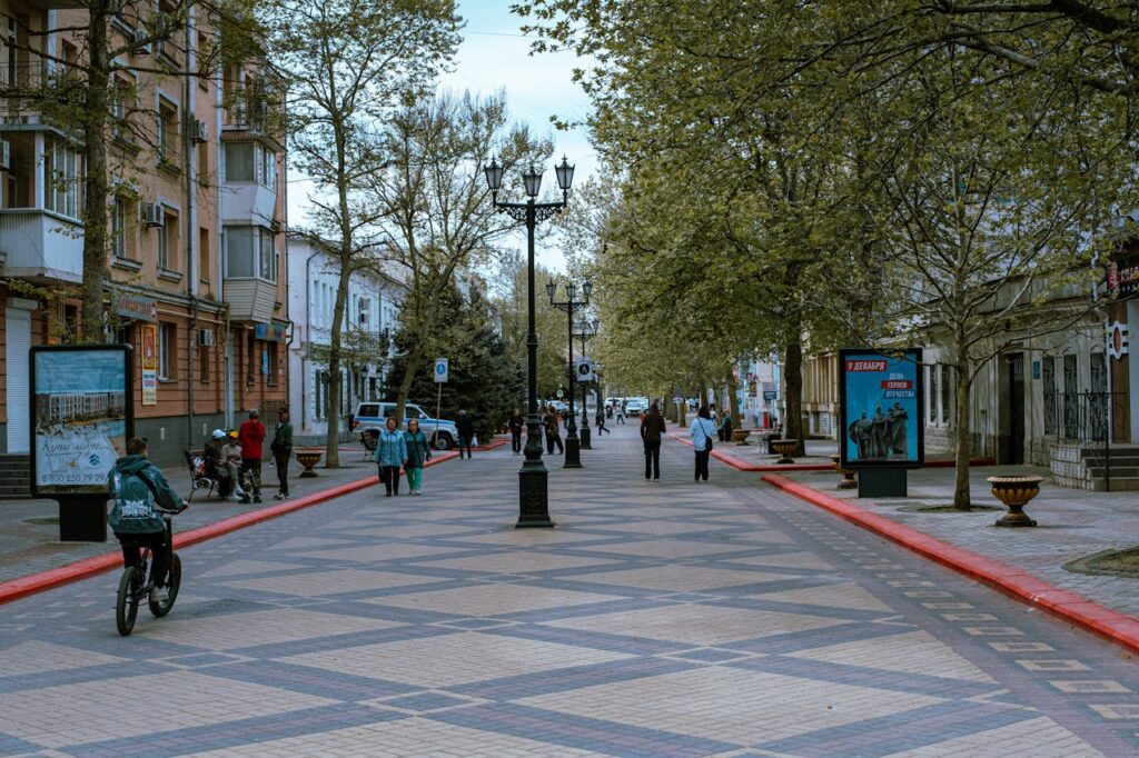 2. The Pace Is Delightfully (and Occasionally Frustratingly) Slow <p> Used to fast-moving crowds, 24-hour everything, and instant deliveries? Small-town life moves at a gentler pace. People chat longer in the checkout line, appointments take time, and town business happens on its own schedule. It is relaxing—until you need something now. Learning to slow down and breathe is part of the adjustment. </p> :: Pexels