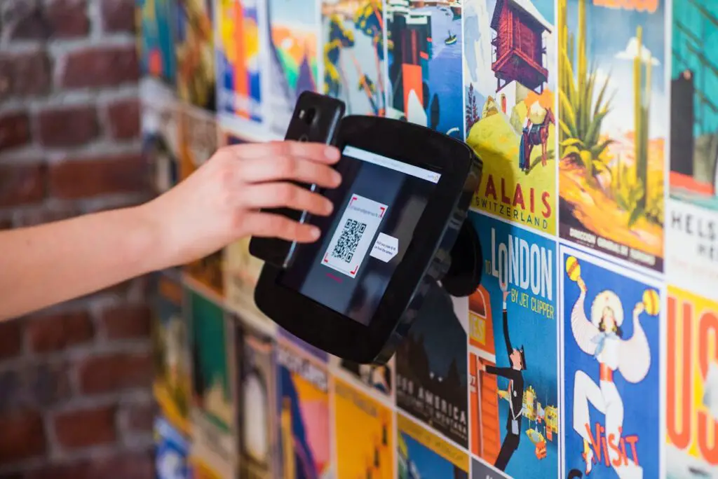<p> Grandparents paid with cash, checks, or basic credit cards that needed signatures, not apps. There were no QR codes on restaurant tables, and no worries about accidentally tapping “double tip.” Transactions were simpler, and privacy was easier to protect. </p> :: Pexels