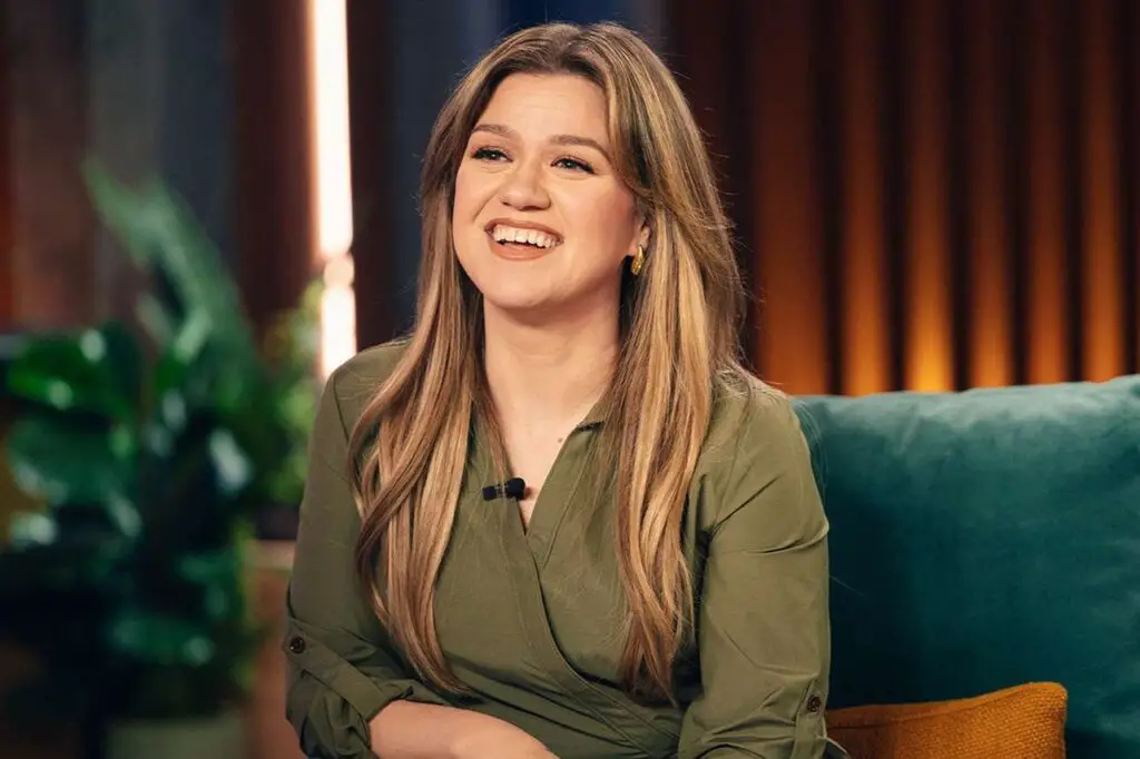 <p> Kelly Clarkson has one of the most powerful voices in pop music, and she backs it up with heartfelt lyrics and a down-to-earth charm that boomers find refreshing. Whether she’s belting out breakup ballads or hosting her daytime talk show, Kelly brings sincerity to everything she does. Songs like “Because of You” and “Piece by Piece” resonate with listeners who’ve lived through love, loss, and personal growth. She’s relatable, real, and talented—a winning combo for any generation. </p> :: People.com 
