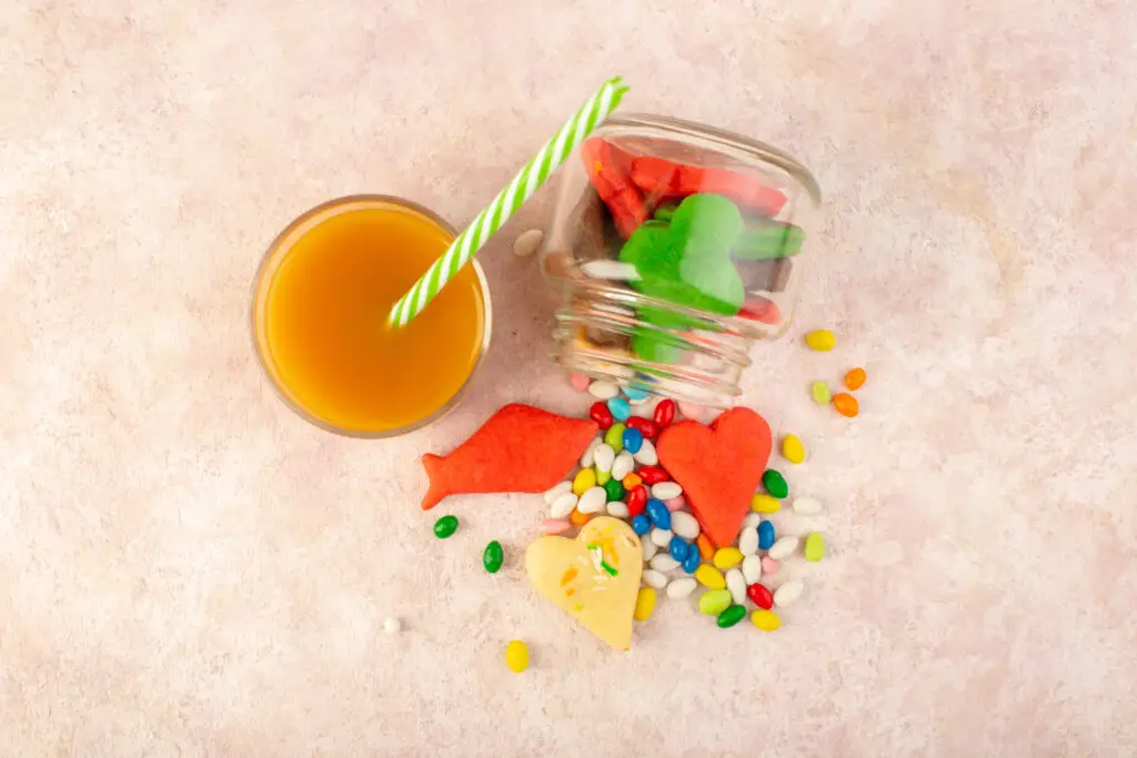 <p> Monosodium glutamate (MSG), artificial sweeteners, and certain food colorings can trigger inflammation, especially in sensitive individuals. These additives are common in processed and packaged foods and may contribute to digestive discomfort or allergic reactions. Cooking meals at home with whole foods is the best way to avoid these hidden inflammation triggers and gain more control over what goes into your body. </p> :: Freepik