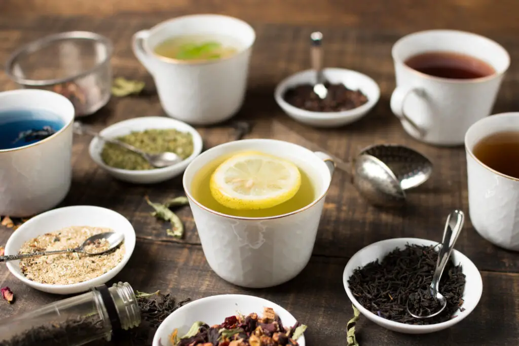 <p> Tea is no longer just about flavor—it is about function. In 2025, more tea brands are focusing on blends designed to support health goals. Think adaptogen teas for stress relief, probiotic blends for gut health, and vitamin-enriched teas for a daily wellness boost. Many U.S. consumers are swapping their afternoon coffee for a calming ashwagandha tea or choosing bedtime blends infused with chamomile and magnesium to improve sleep. Functional teas are making wellness easy and delicious, one cup at a time. </p> :: Freepik