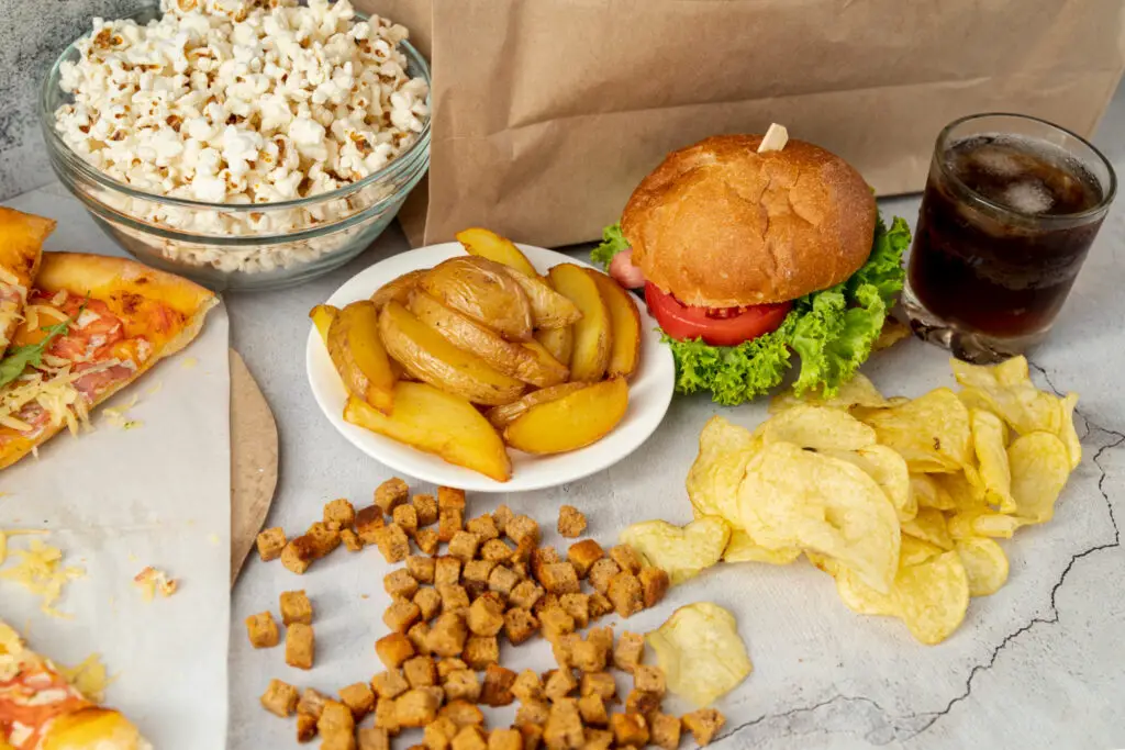 <p> Trans fats are artificial fats found in many processed baked goods, snack foods, and margarine. These fats increase bad cholesterol (LDL) and spark inflammation, raising the risk of heart disease. Because of their harmful effects, many food manufacturers have reduced or eliminated trans fats, but it’s still important to check ingredient lists for partially hydrogenated oils. Choosing foods free from trans fats is a simple step toward protecting your heart and keeping inflammation down. </p> :: Freepik